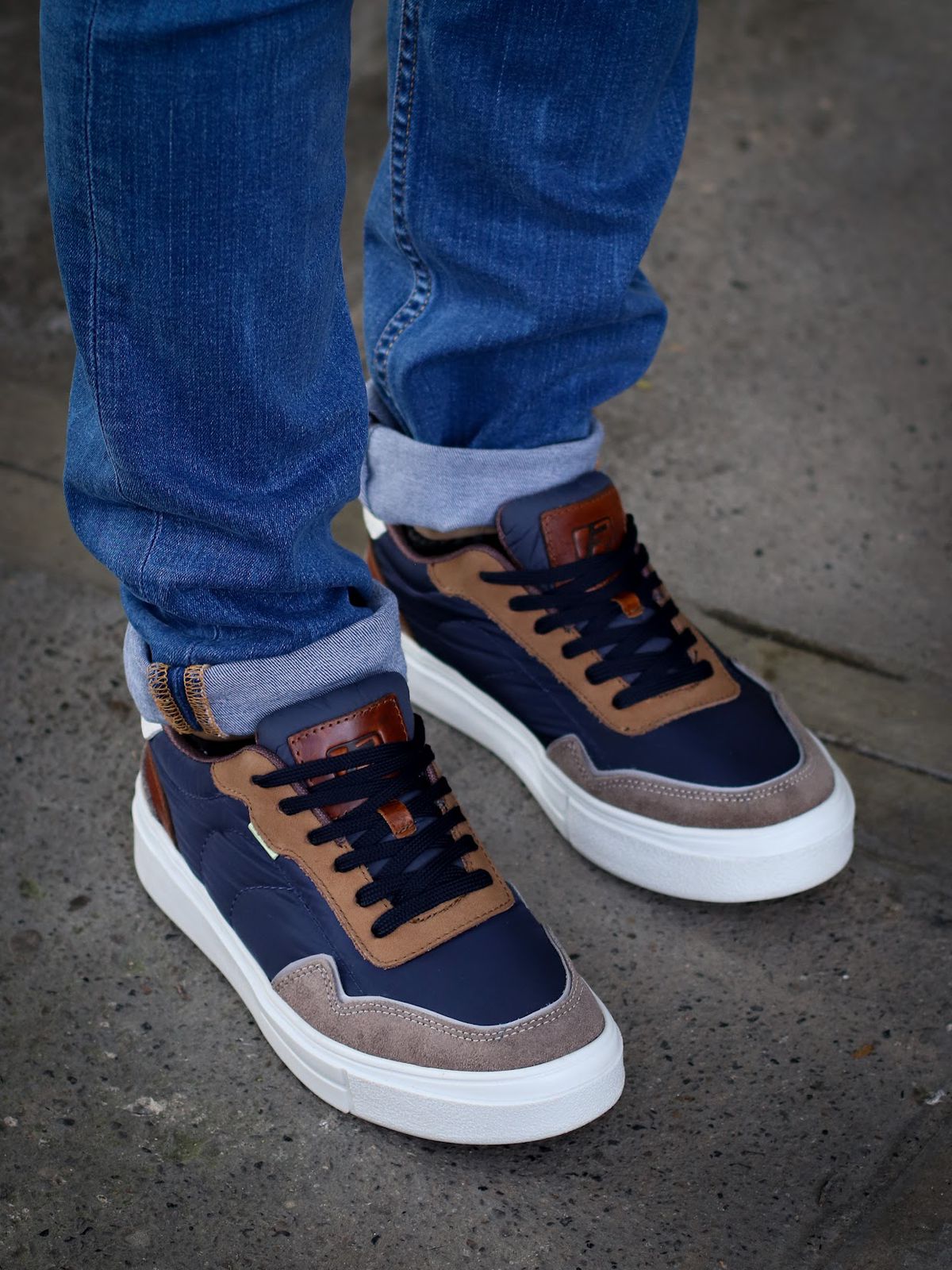 Últimas pares -TENIS HOMBRE CUERO VANCOUVER AZUL
