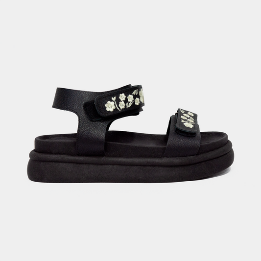 AMELIA BORDADA NEGRA 100% CUERO