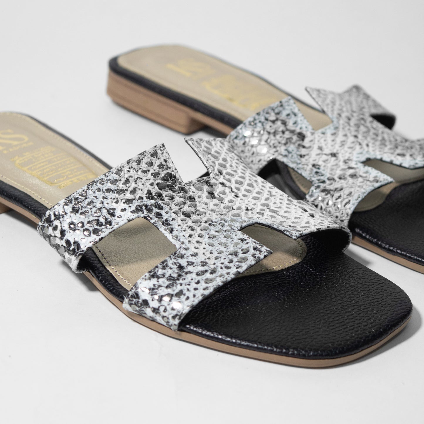Últimas tallas - SANDALIA MUJER 100% CUERO PRINT NEGRA