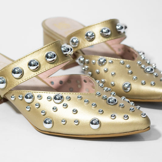 Últimas tallas - ZUECOS IRINA 100% CUERO DORADO