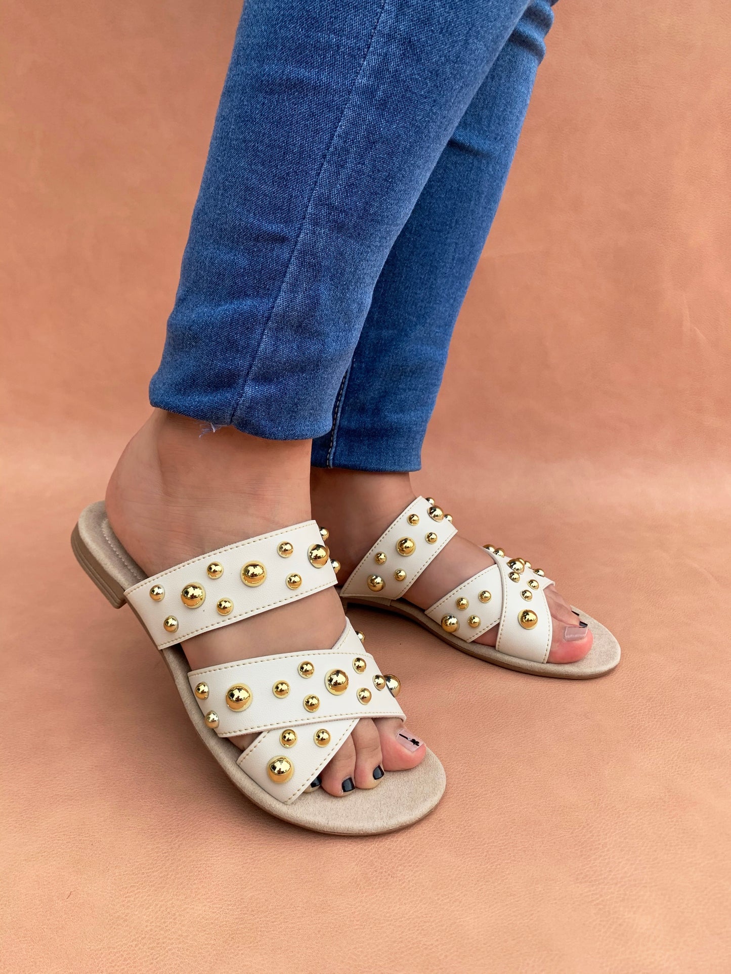 Última talla -SANDALIA MUJER TACHES CREMA