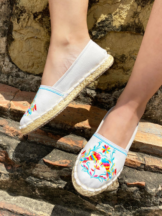 Última talla - ESPADRILA MUJER BORDADA COLOR