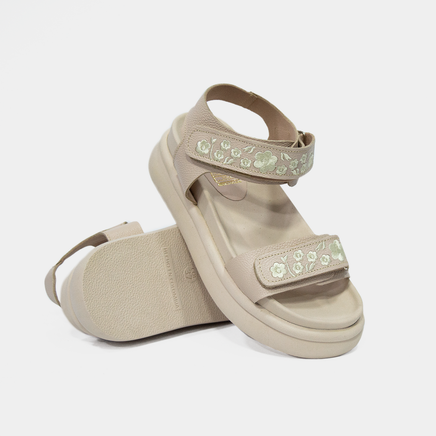 AMELIA BORDADA BEIGE 100% CUERO