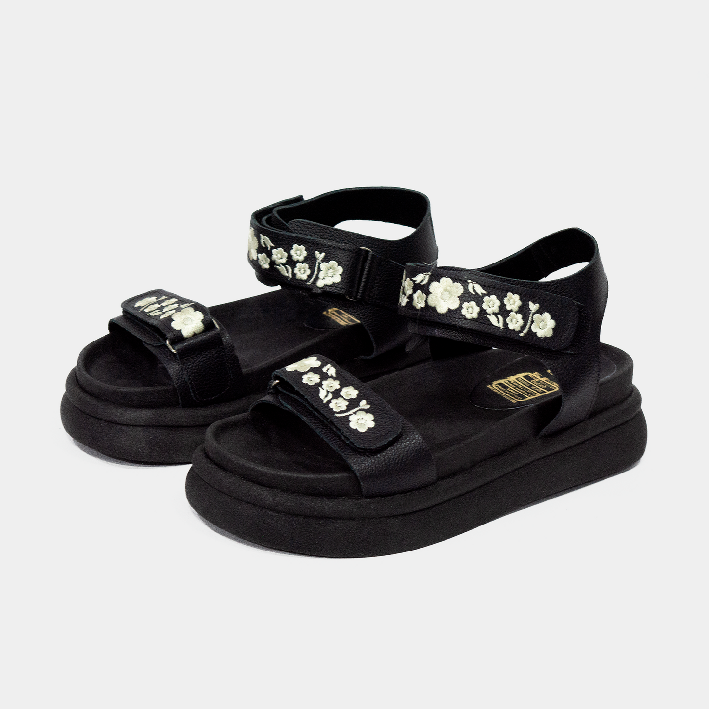 AMELIA BORDADA NEGRA 100% CUERO