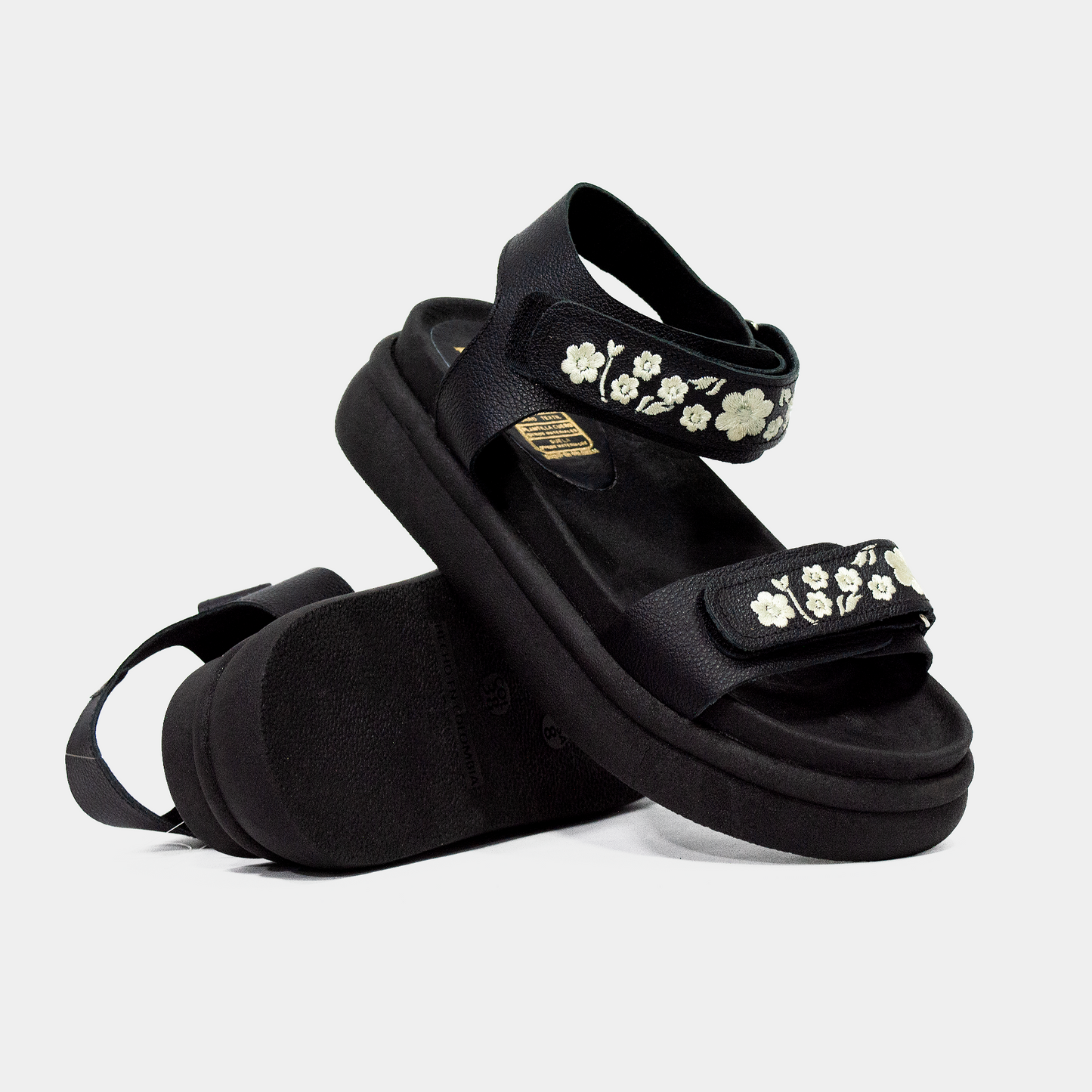 AMELIA BORDADA NEGRA 100% CUERO