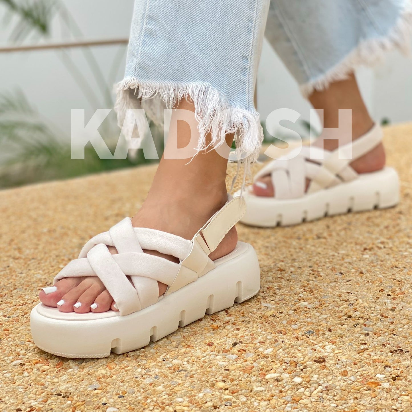 Última tallas - PLATAFORMA KIARA CREMA