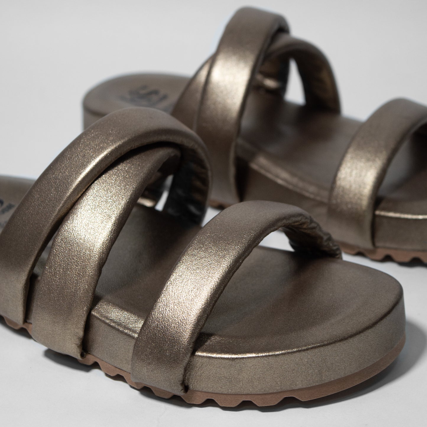 Últimas pares -  LORETA BRONCE 100% CUERO