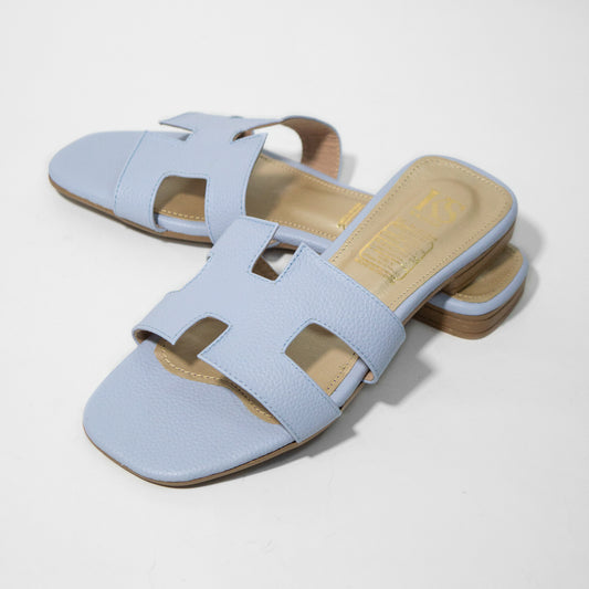 Últimas pares - SANDALIA NATASHA 100% CUERO AZUL PASTEL