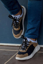 Cargar imagen en el visor de la galería, Últimas tallas-TENIS HOMBRE NEPTUNO BEIGE X NEGRO
