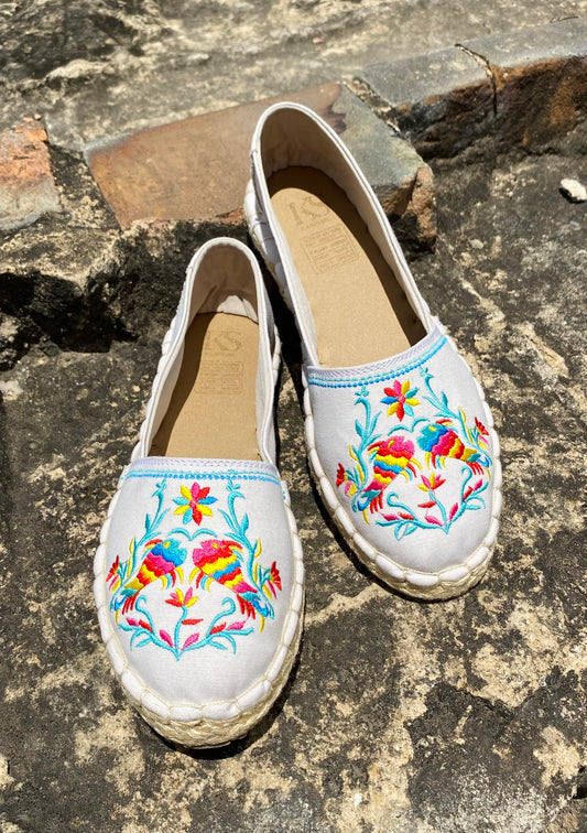 Última talla - ESPADRILA MUJER BORDADA COLOR