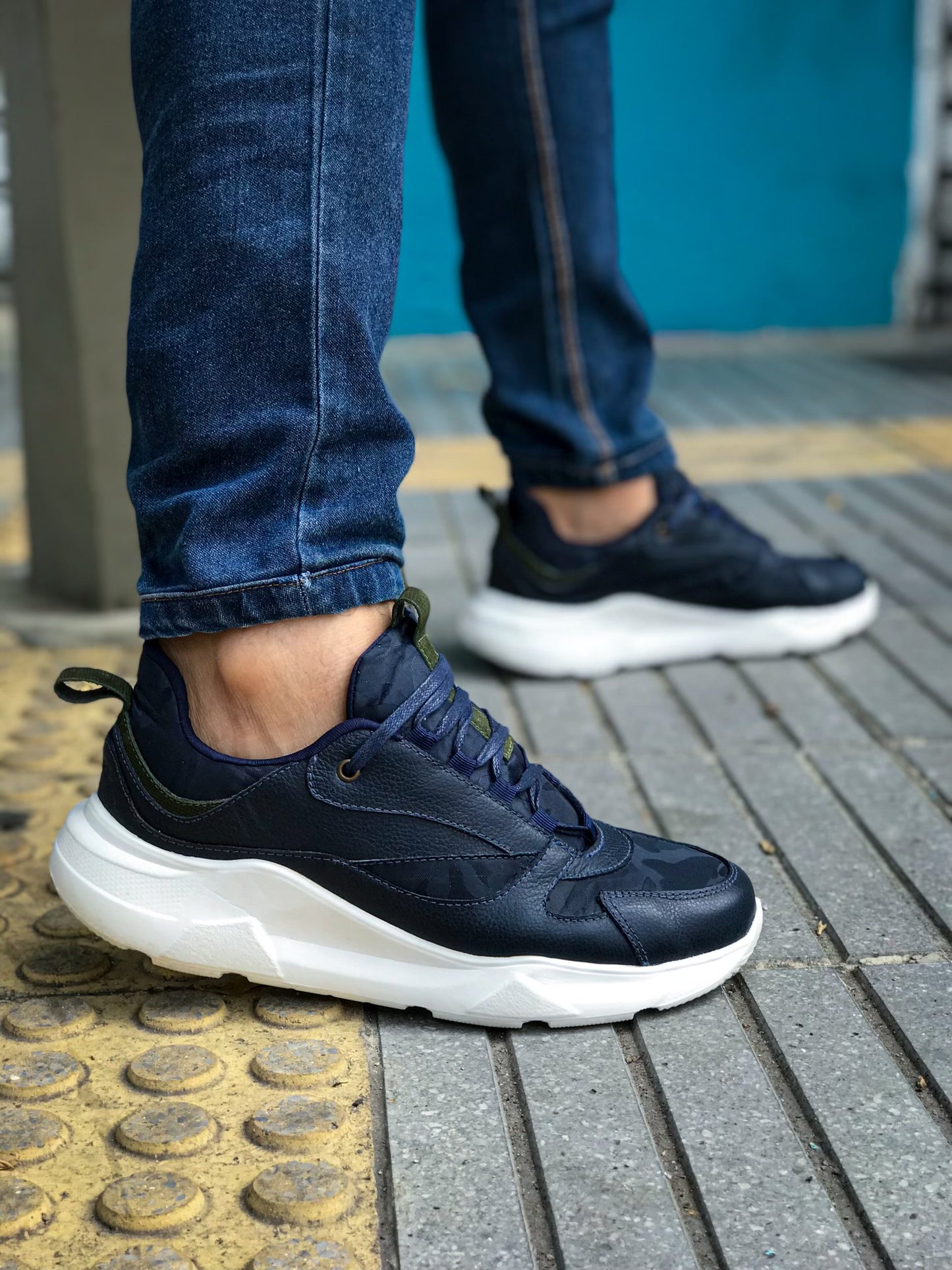 Últimas tallas-TENIS HOMBRE K38 AZUL CUERO